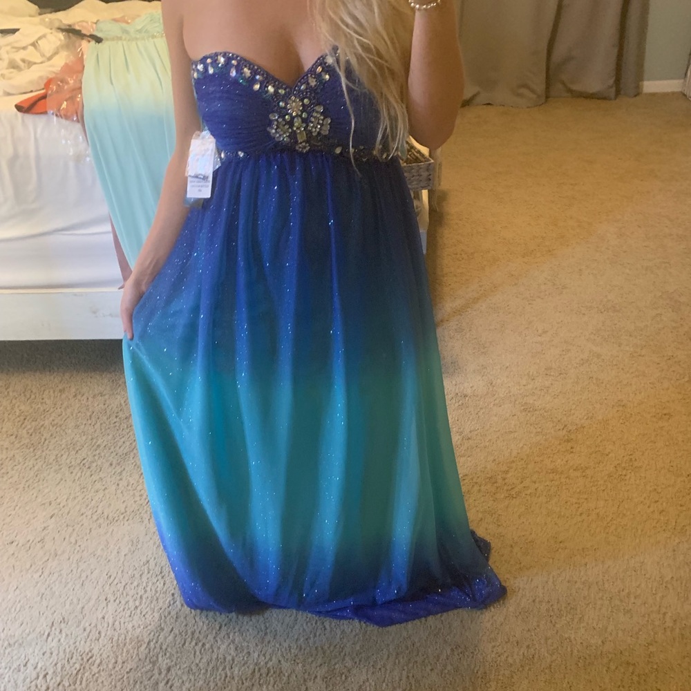 NWT Cachet Formal Gown